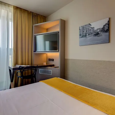 ホテル Best Western Plus Farnese パルマ