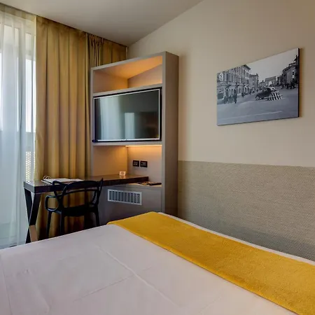 法尔内塞加贝斯特韦斯特优质酒店 酒店 帕爾馬