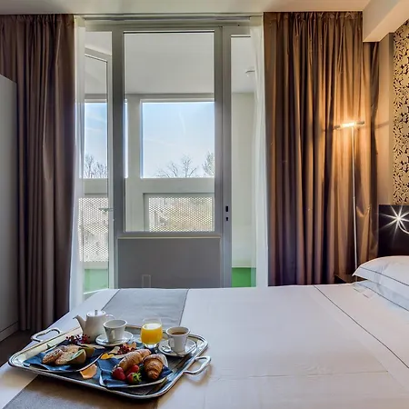 Best Western Plus Farnese ホテル