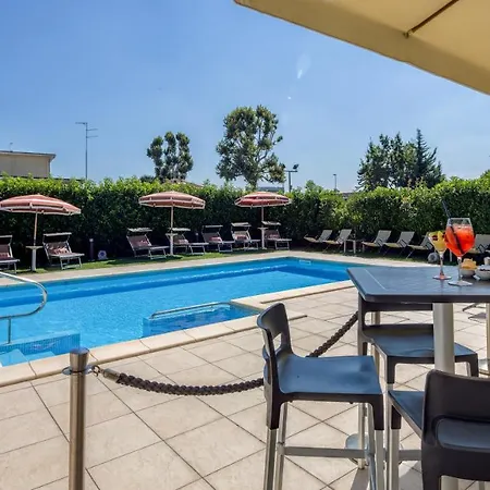 Best Western Plus Farnese ホテル 4*